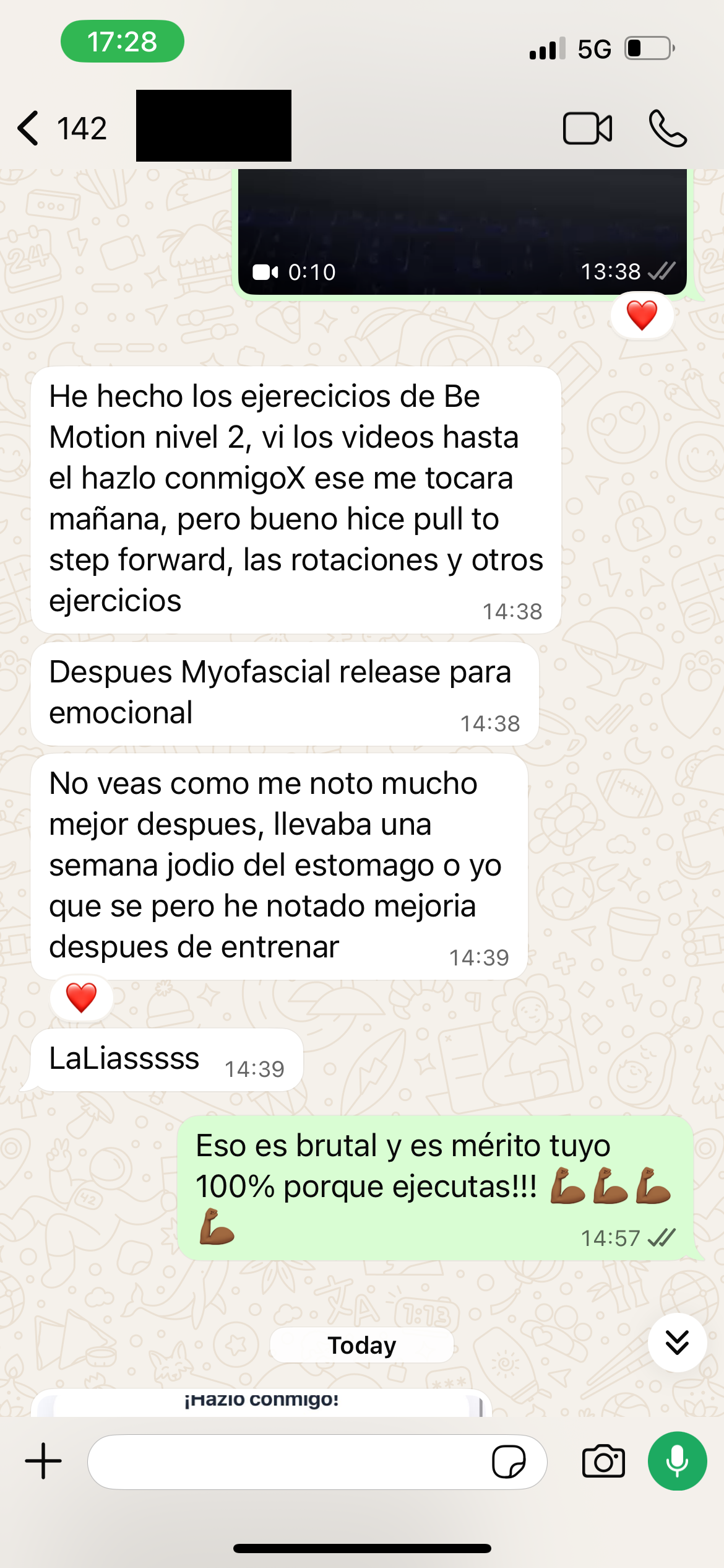 Conversación real de WhatsApp con un miembro (nombre, número y foto ocultos)